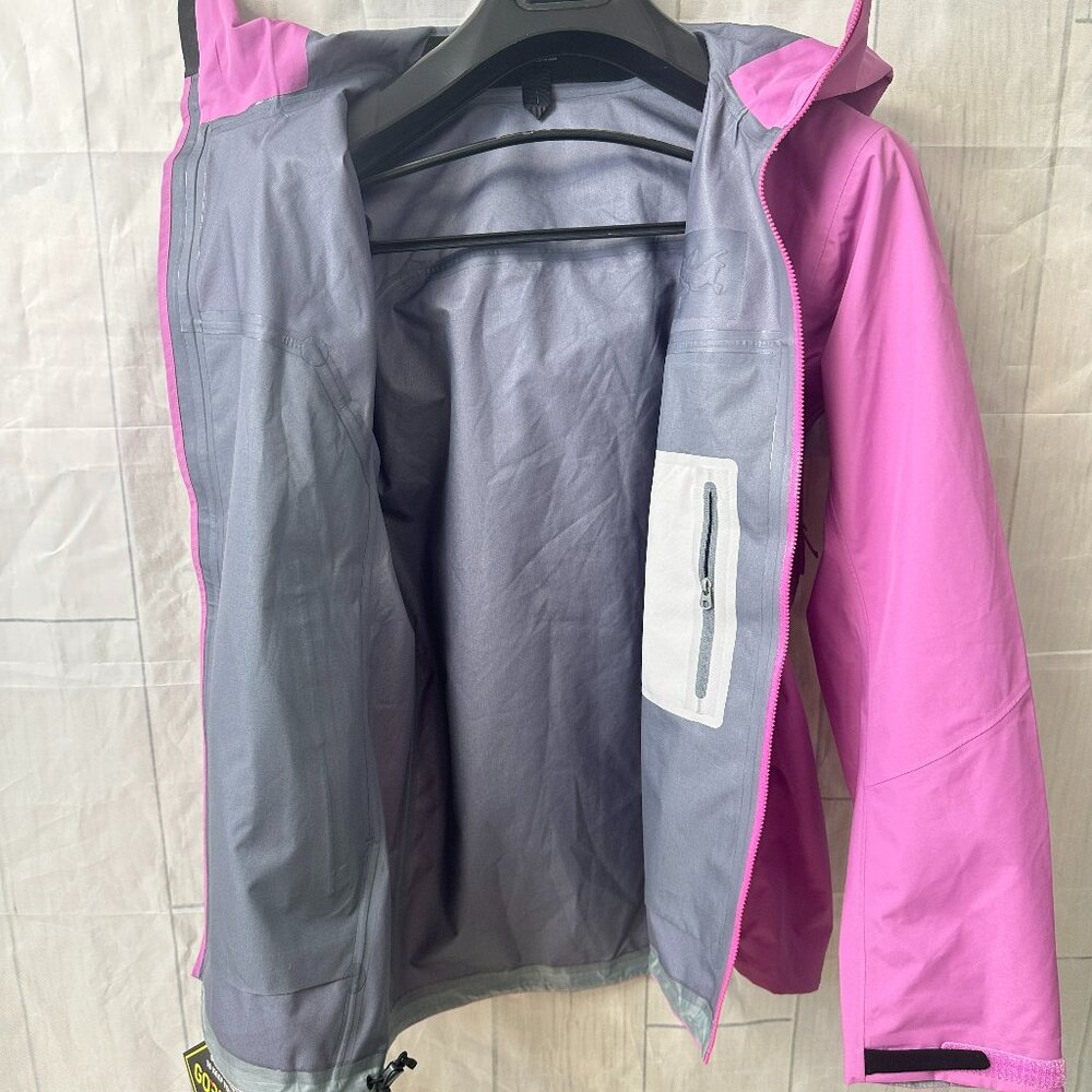 Arc'teryx Women's Gore-Tex Waterproof Outdoor Hiking Ski Jacket - Picture 2 of 11